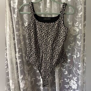 Banana Republic Black and Cream Patterned Bodysuit size medium